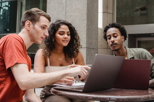 How Labor Law Posters Differ for Remote and Hybrid Workers